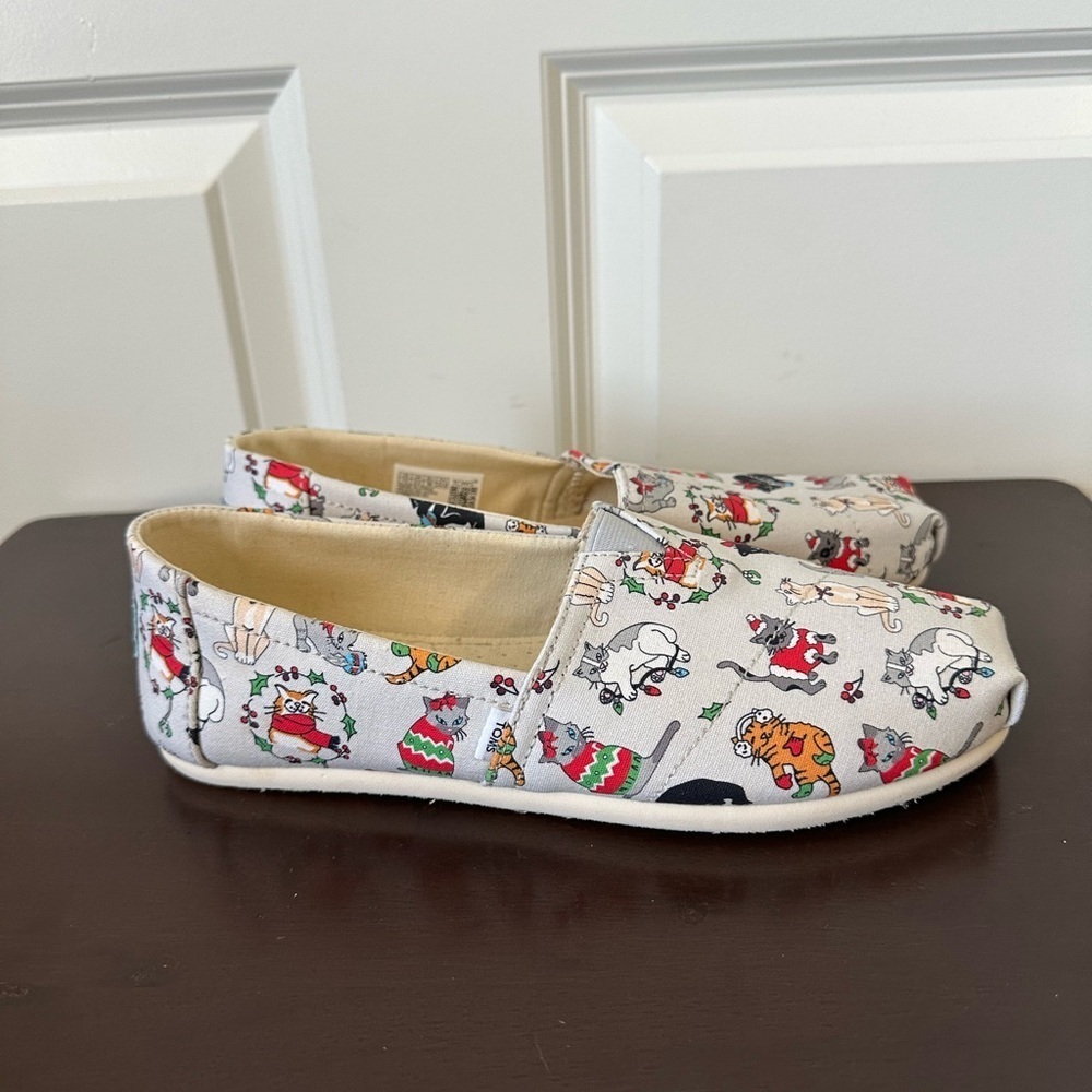Toms Christmas Holiday Cats Belmont Shoes Light Gray Flats Women’s Size 7.5